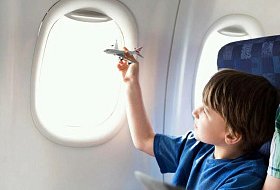 Чем занять ребенка в самолете, поезде, машине